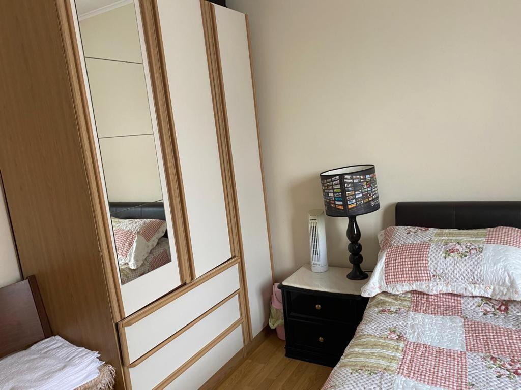 Specious Room In Northolt Northolt  Bagian luar foto